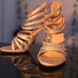 WMNS SIZE 8.5 SANDAL STILETTO HEELS.     CHAMPAGNE COLOR